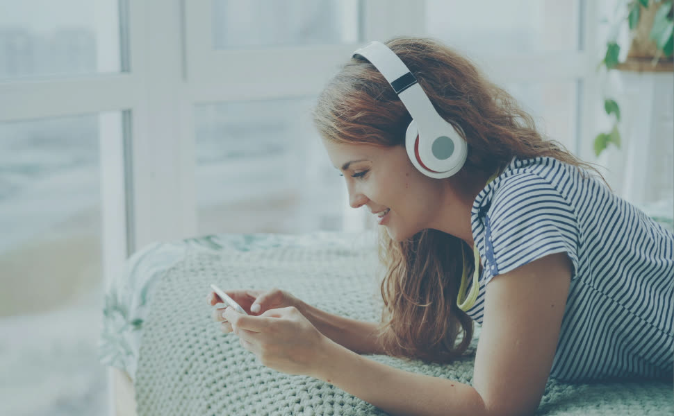 Relaxing with a guided hypnosis session